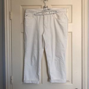 White Universal Thread cropped jeans
